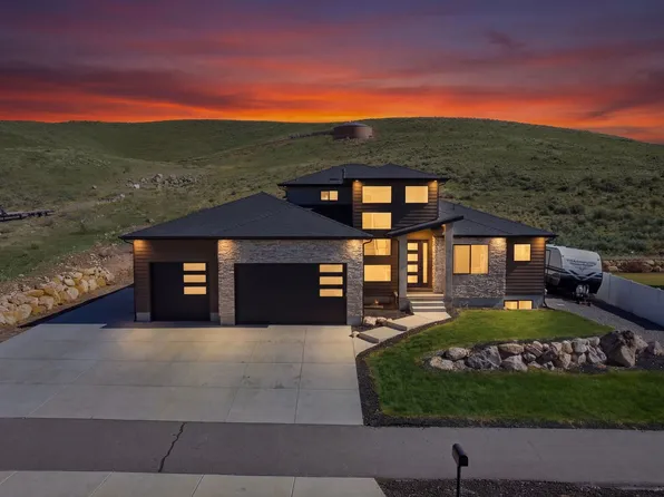 2313 E Patriot Dr, Eagle Mountain, UT 84005