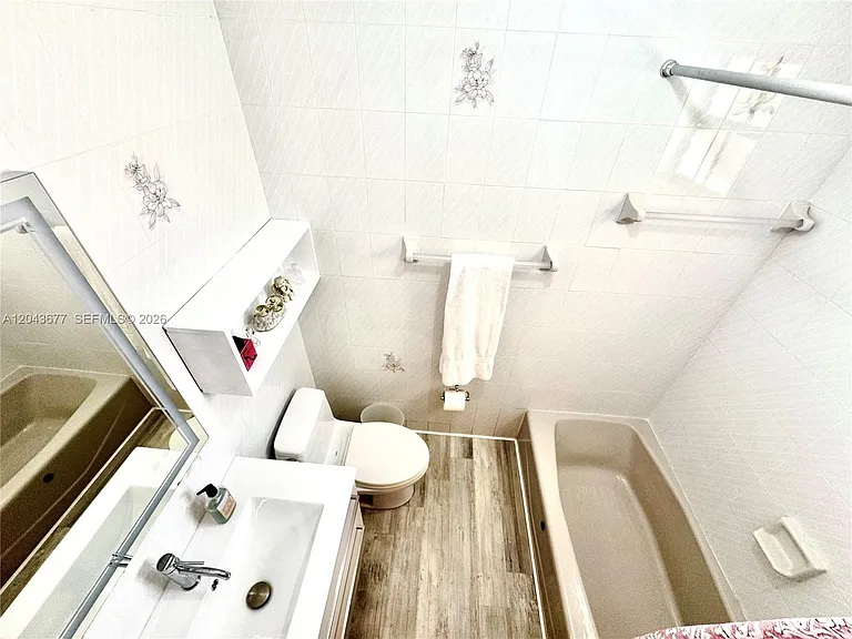 18701 Wentworth Dr — Photo 43