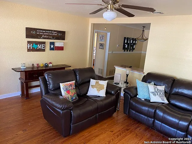 2 bed, 1.0 bath, 1020 sqft, $1,900 — Photo 3
