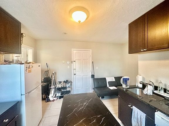 3rd image of 220 Hanover St APT 1