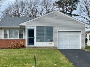 85 Sunflower Ln, Toms River, NJ