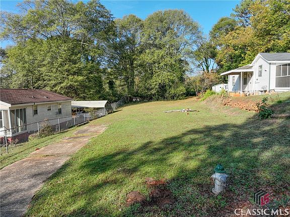 2nd image of 1743 Hancock Avenue W