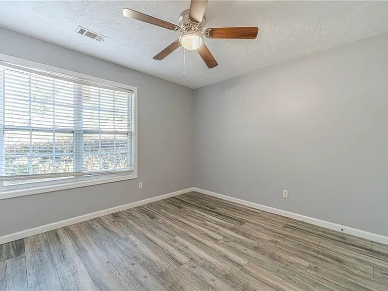 1617 Amhearst Walk Rd — Photo 17