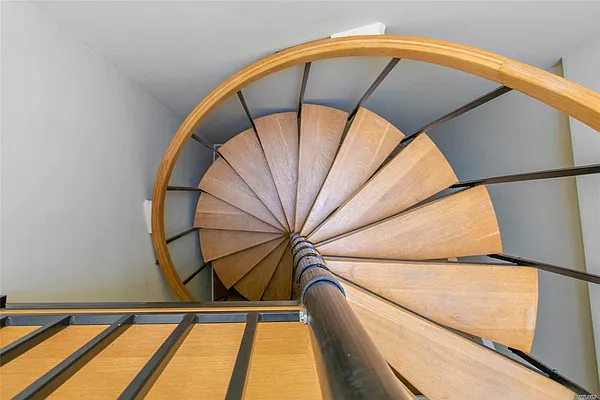 Sold by Daniel Gale Sotheby's International Realty | media 52