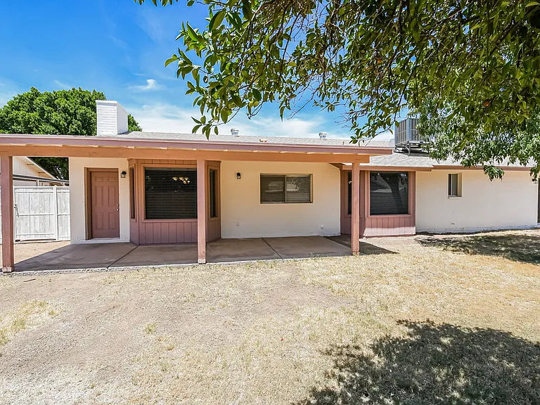 301 E Keogh Dr — Photo 16
