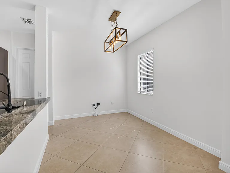 2515 Venetian Ct — Photo 7