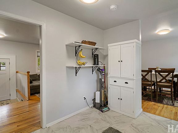 4th image of 201 Berkshire Dr