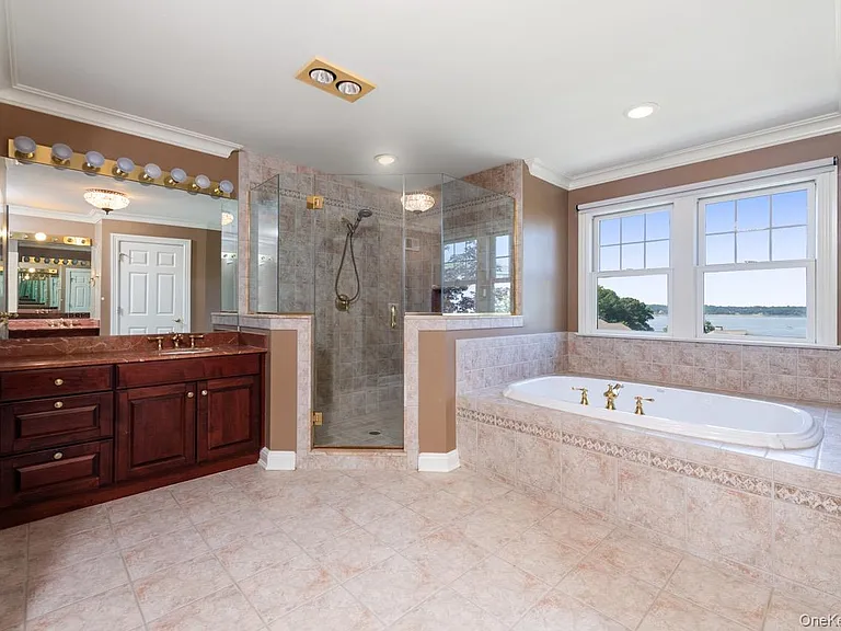 53 Pembroke Dr — Photo 25