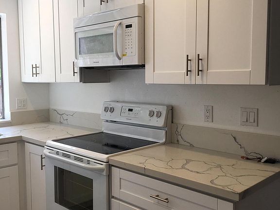 3rd image of 4444 Eastgate Mall Unit 6