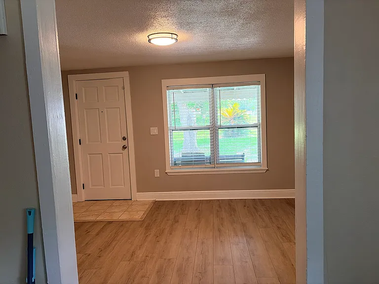1250 N Brassie Dr — Photo 2
