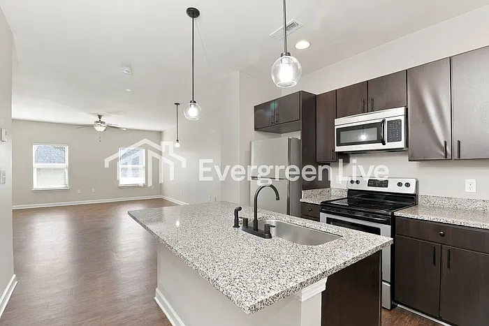 3 bed, 3.5 bath, 1615 sqft, $2,145 — Photo 4