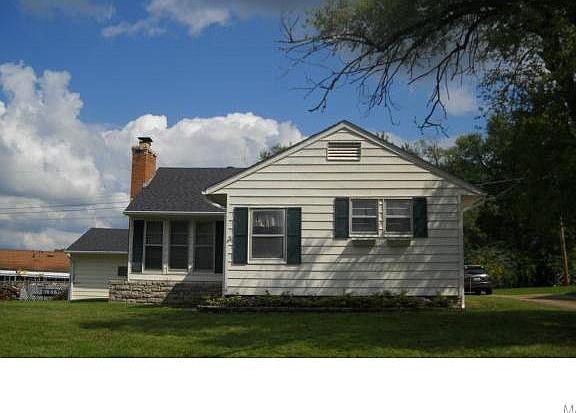 2nd image of 806 S Desloge Dr