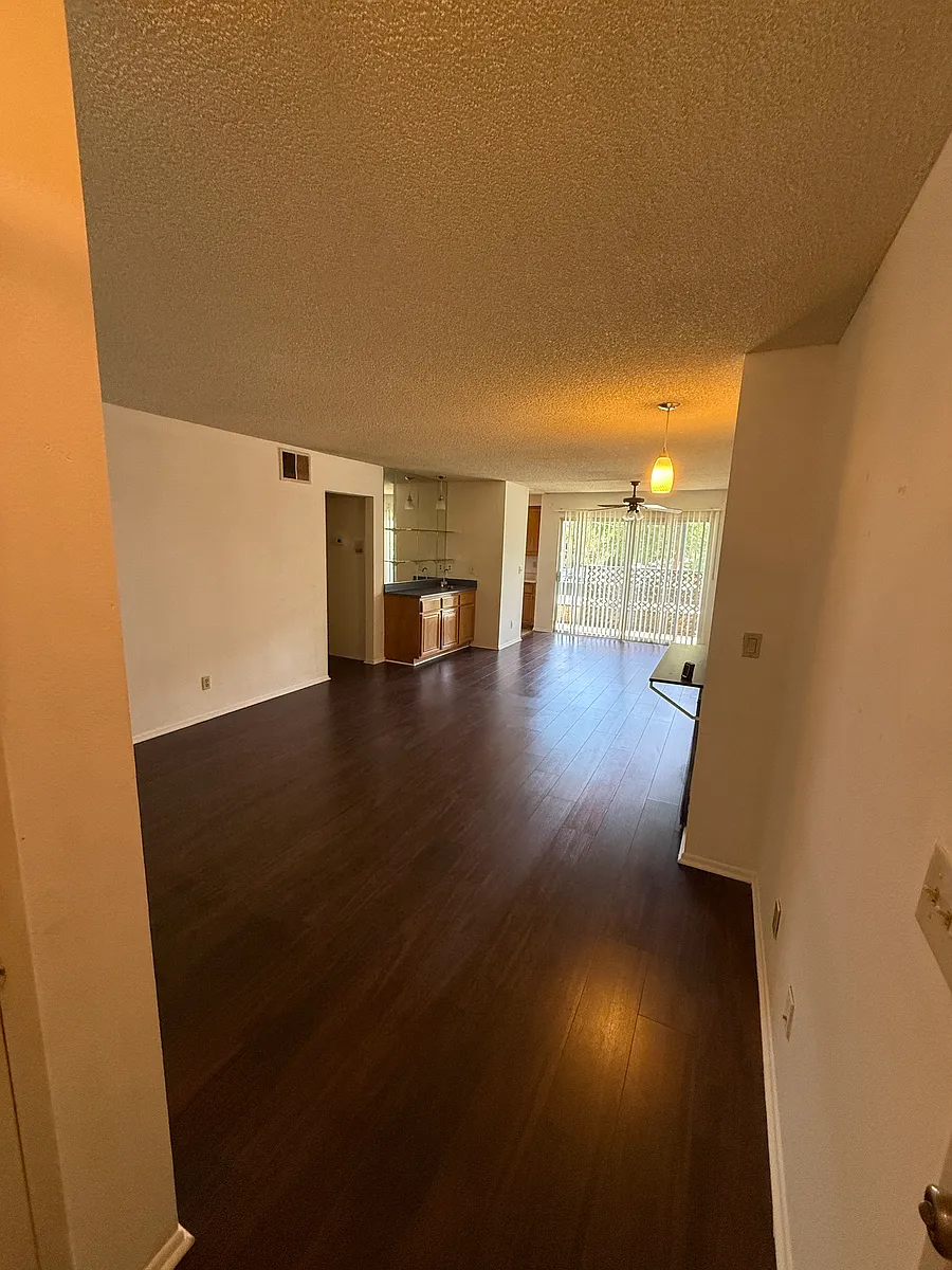 Building Photo - 12701 Moorpark St #102
