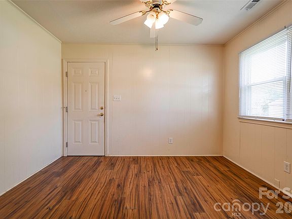 5th image of 1904 Sulphur Springs Rd