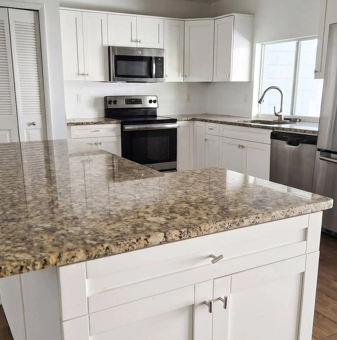 3 bed, 1500 sqft, $2,500 — Photo 4