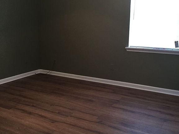 5th image of 150 Yellow Jacket Dr APT 14