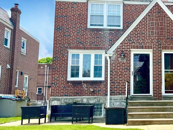 1838 Benson St, Philadelphia, PA 19152