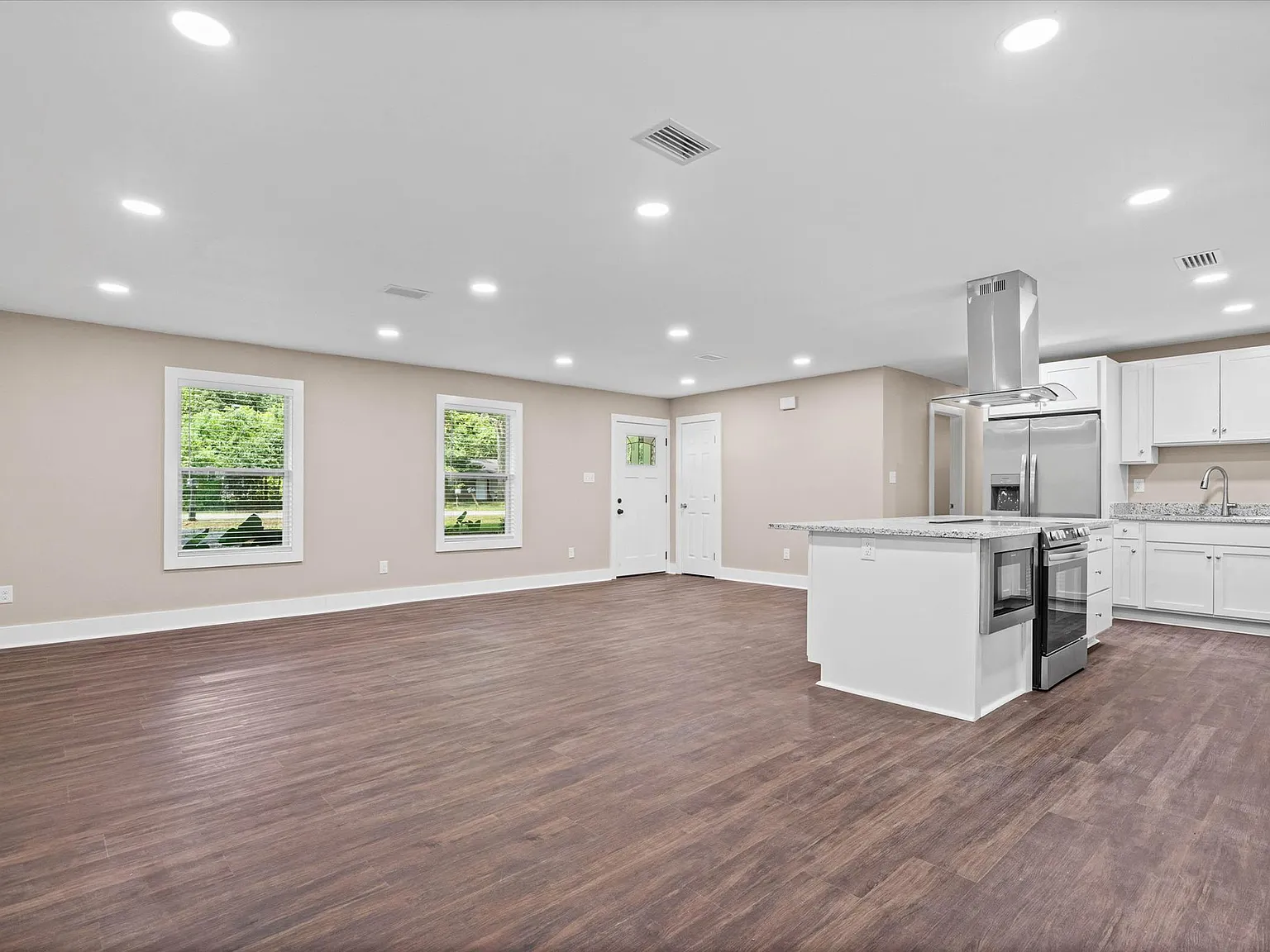 2310 McPhillips Drive - 1 — Photo 4