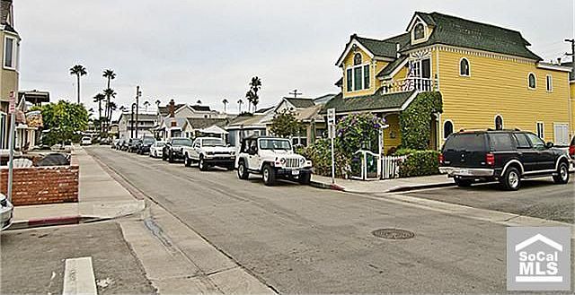 1st image of 306 33rd St