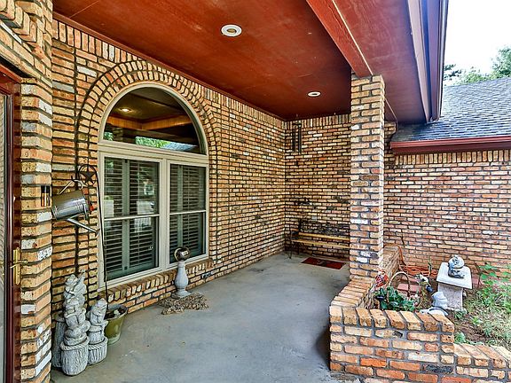 5th image of 121 Bowie Ln