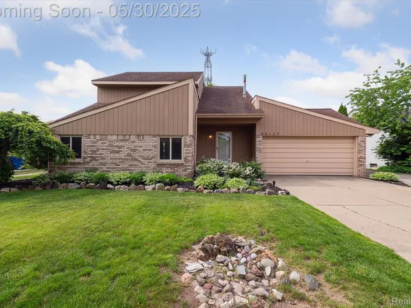 45127 Fair Oaks Dr, Canton, MI 48187