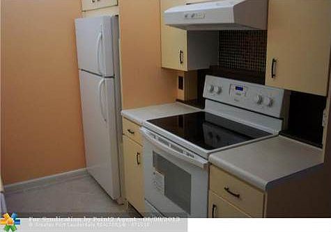 3rd image of 1068 Newport Dr #Q