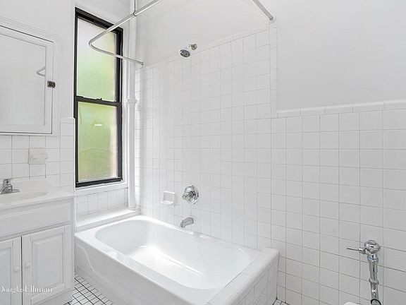5th image of 347 W 55th St APT 4F
