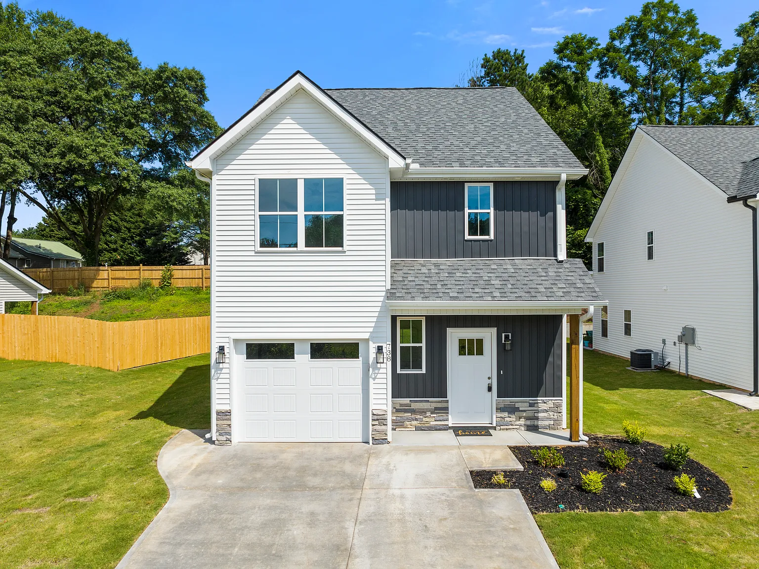 3 bed, 2.5 bath, 1800 sqft, $2,025 — Photo 1