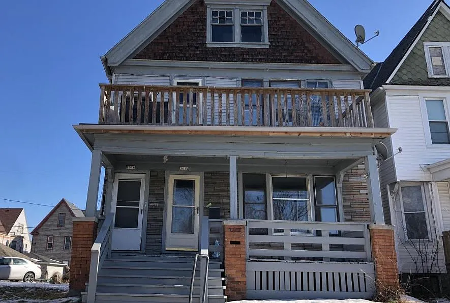 2014 N 35th St — Photo 1