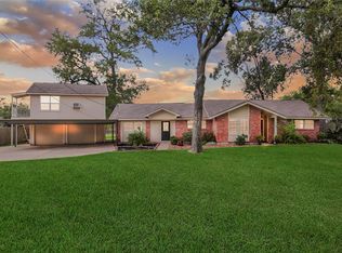 200 Red Bud Ln, Baytown, TX 77520
