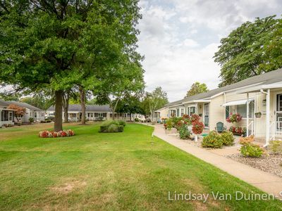 1025 Village Ln, Jenison, MI, 49428