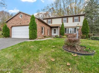 18 Redwood Dr, Glenville, NY 12302