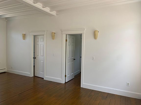 Living room, looking towards the bedrooms