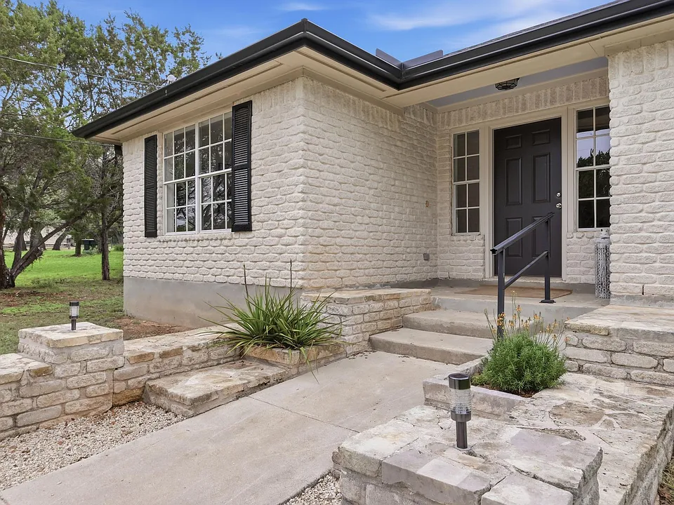 375 Rhodes Ln