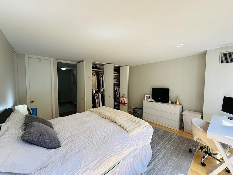 100 E Walton St #14F — Photo 8