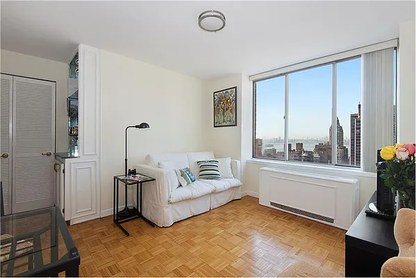 Sold by Vivaldi Real Estate | media 4