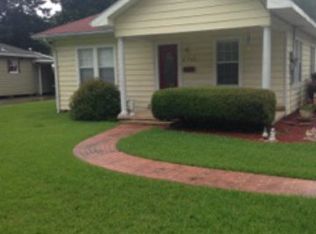 6745 Washington St, Groves, TX 77619