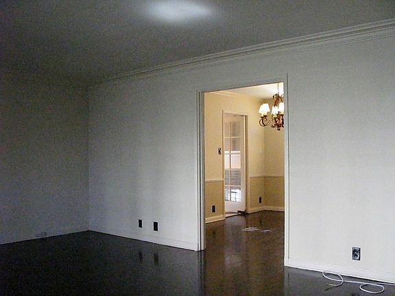 4th image of 6920 Beverly Blvd