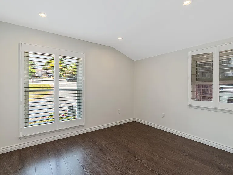 1030 Cynthia Ave — Photo 17