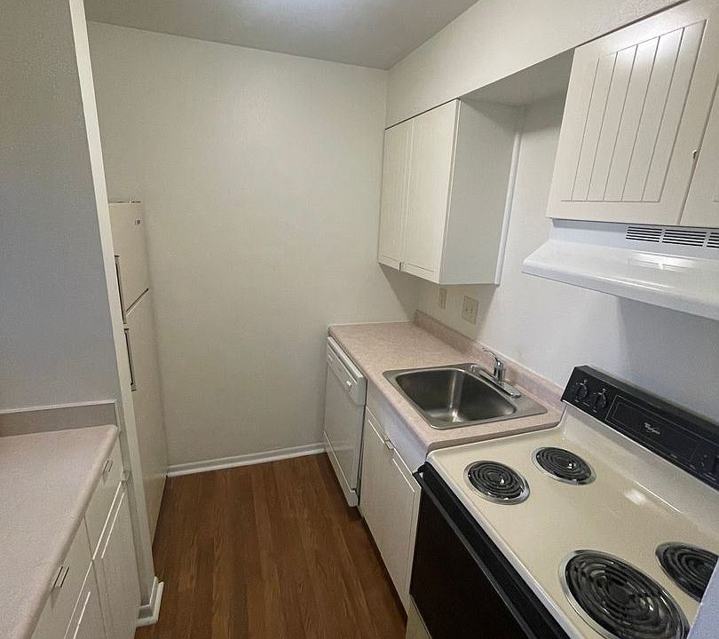 1st image of 5911 Spartan Dr #8