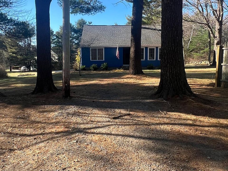 Cape house on 1.5 acres in the heart of Cape Elizabeth. 2 car garage detached.
