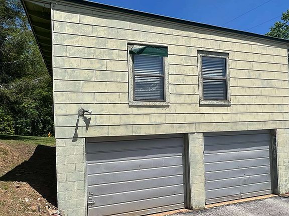 5th image of 110 Guinn St