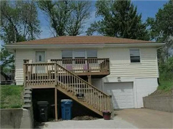 1216 Logan St, Muscatine, IA 52761