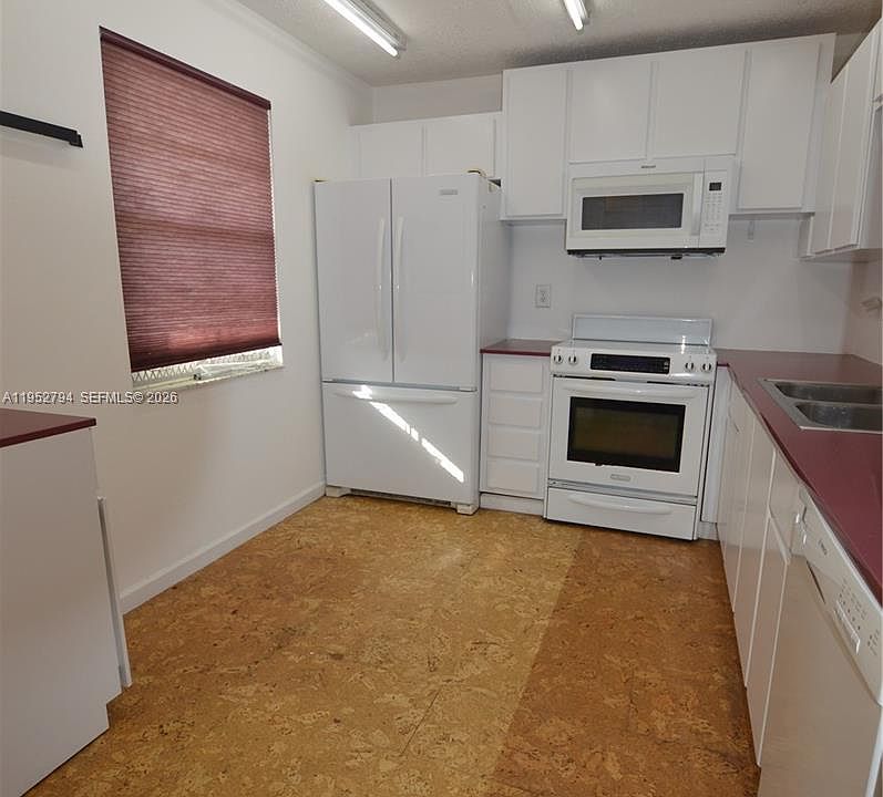 1st image of 425 SE 11th Ter APT 402