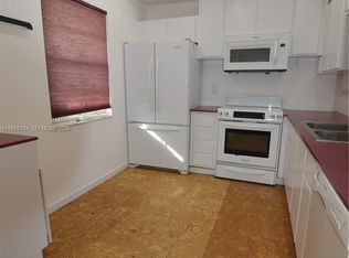 425 SE 11th Ter APT 402, Dania Beach, FL 33004