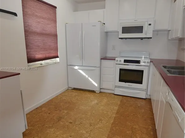 425 SE 11th Ter APT 402, Dania Beach, FL 33004