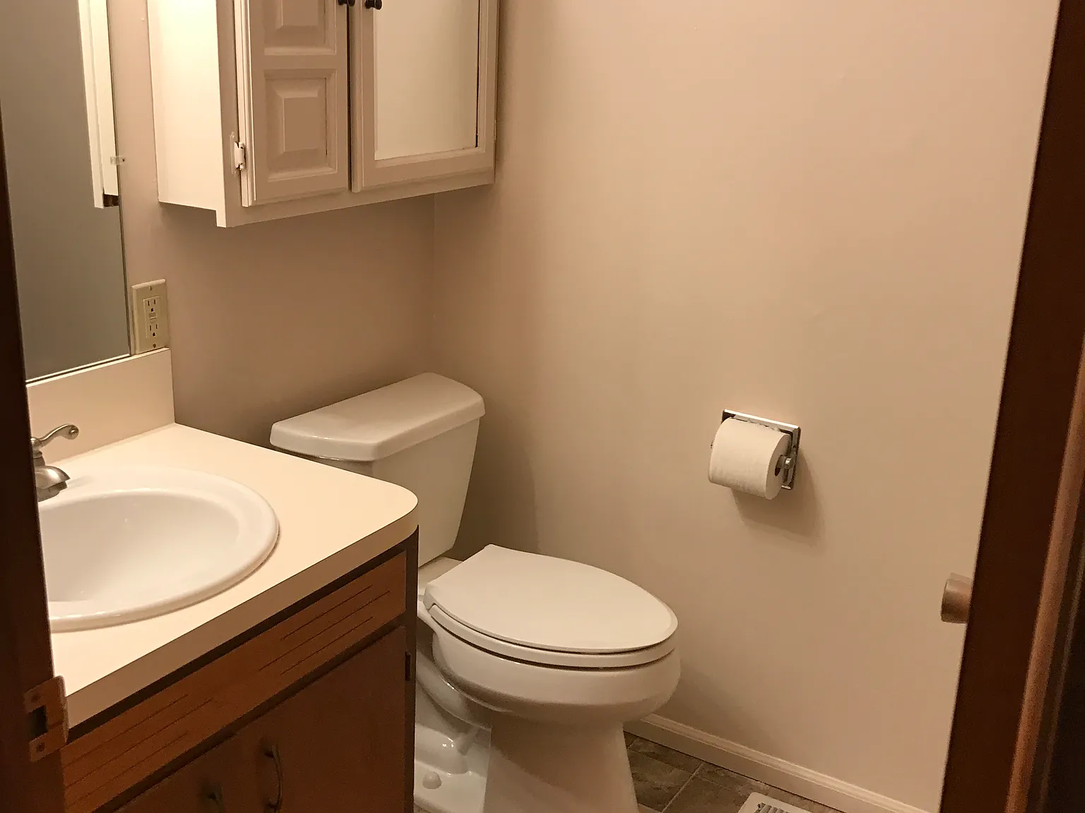 6 bed, 2.5 bath, 2504 sqft, $3,000 — Photo 3