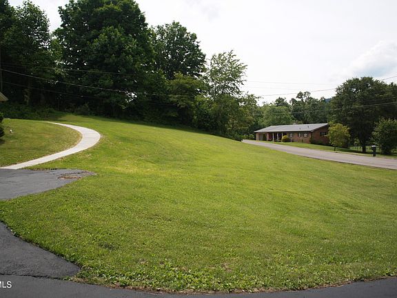 5th image of 600 Garden Ln