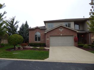 9360 Cambria Ct, Tinley Park, IL 60487