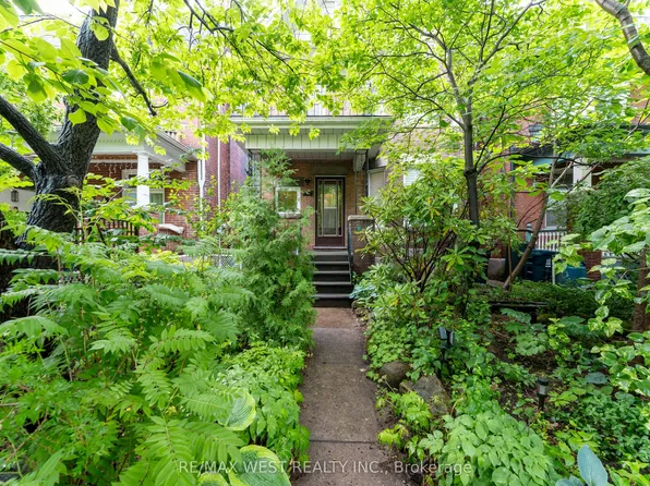 101 Grenadier Rd, Toronto, ON M6R 1R1